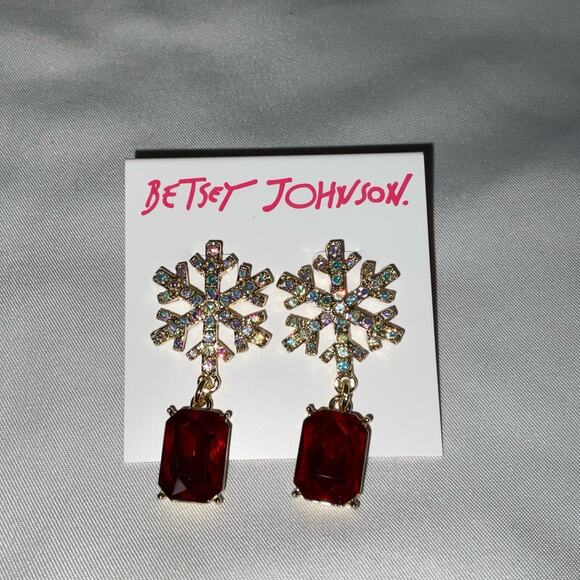 NWT BETSEY JOHNSON WHITE CRYSTAL RHINESTONE SNOWFLAKE RED GEM DANGLE EARRINGS - Picture 8 of 8